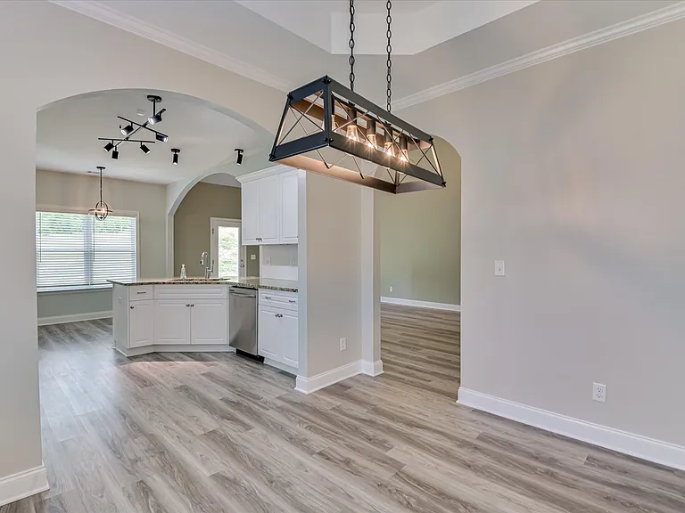183 Williston Rd — Photo 32