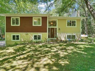 5805 Ormond Rd, Davisburg, MI 48350
