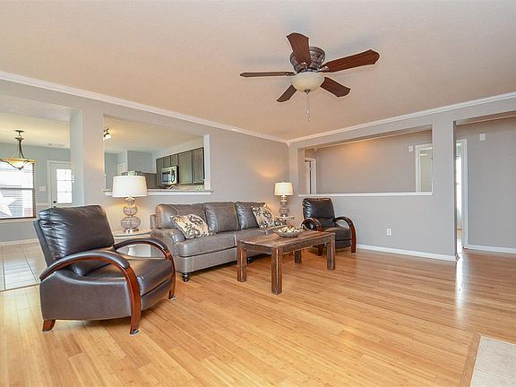5th image of 21831 Silverbrook Ln