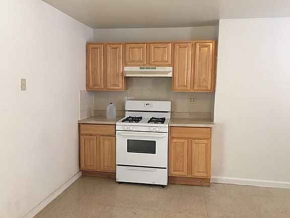 3rd image of 822 Newark Ave #2