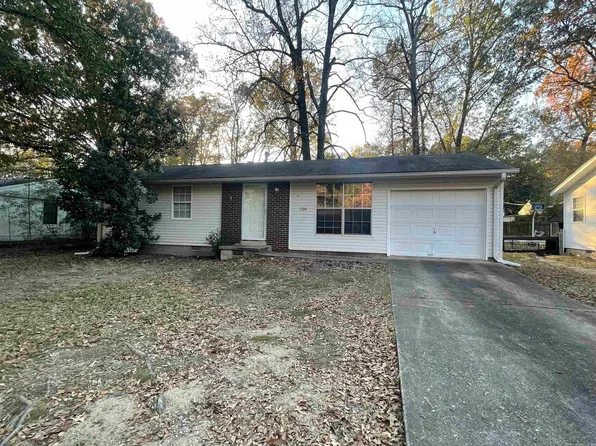 720 Edgehill Dr, Benton, AR 72015