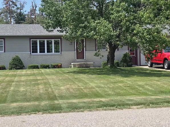 2092 Hickorywood Dr, Gaylord, MI 49735