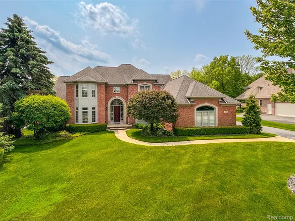 4801 Goodison Place Dr, Rochester, MI 48306