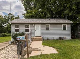 3329 Oakland Rd NE, Cedar Rapids, IA 52402