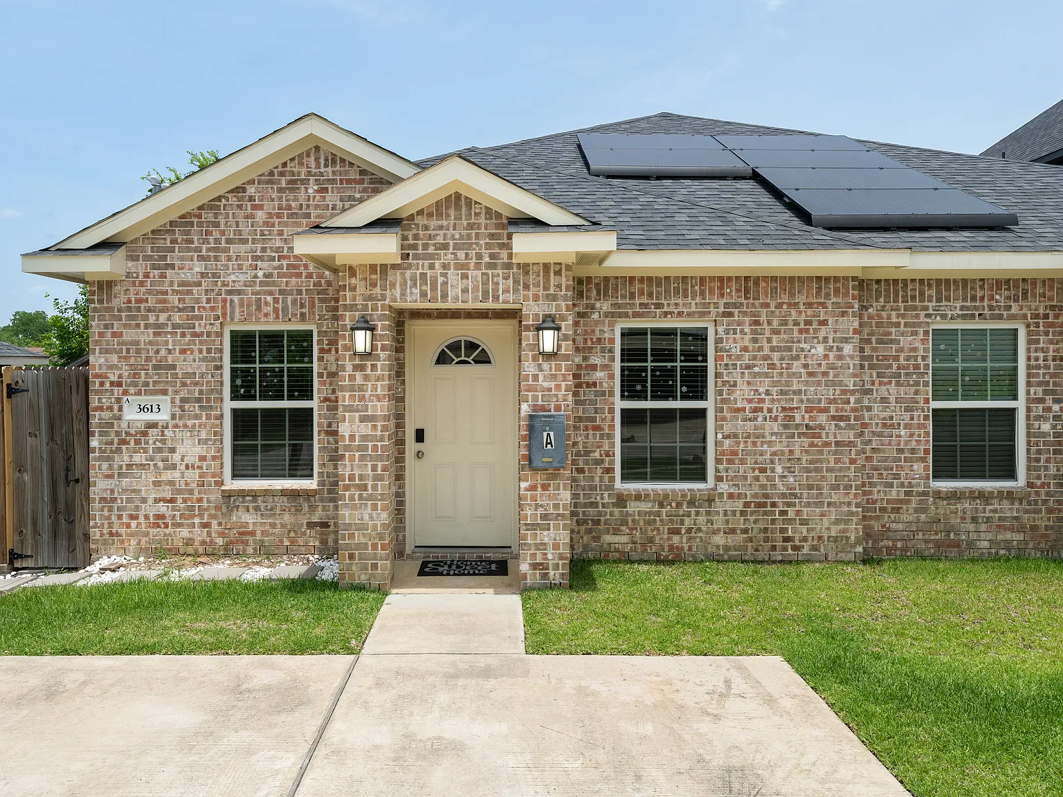 3 bed, 1265 sqft, $900 — Photo 2