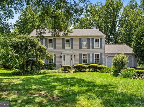 3523 Majestic Pine Ln, Fairfax, VA 22033