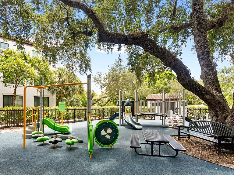 Cortland Hollywood — Photo 32