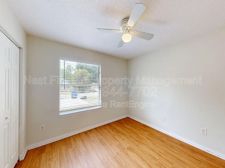 908 Helen St — Photo 10