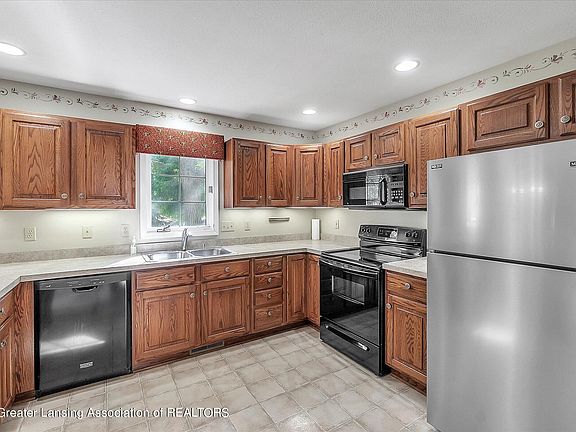 3rd image of 6059 Madeira Dr