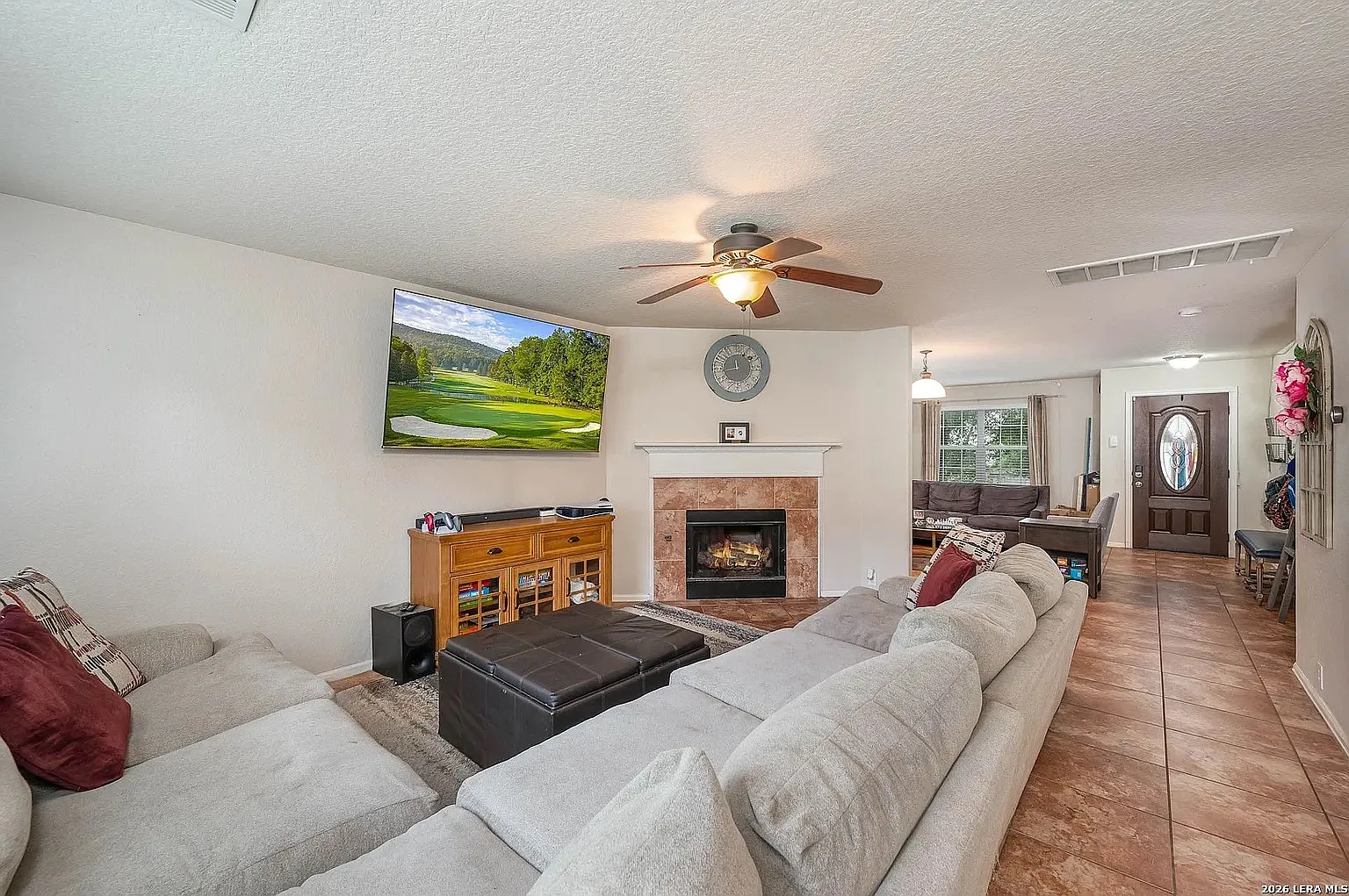 3 bed, 2371 sqft, $2,380 — Photo 4