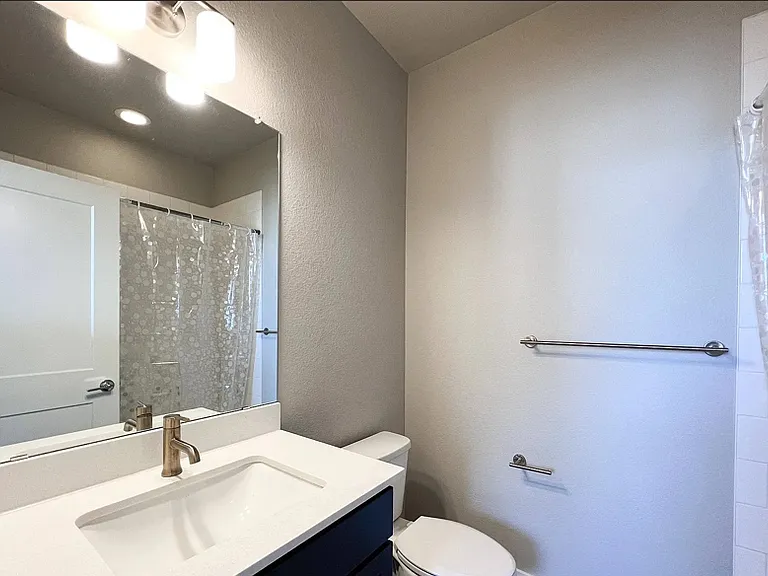 888 S Valentia St — Photo 14