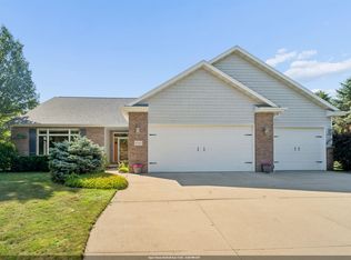 W7057 Forest Glen Ct, Greenville, WI 54942