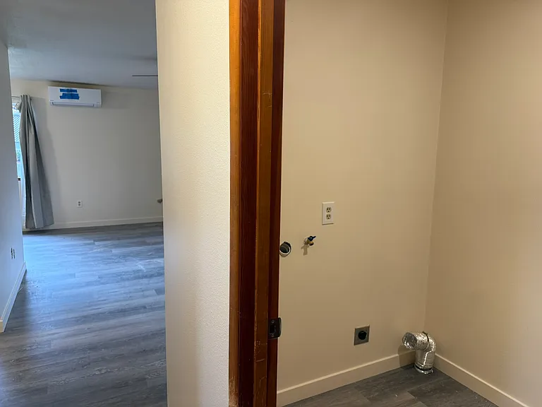 1337 SW Foundry St #B — Photo 5