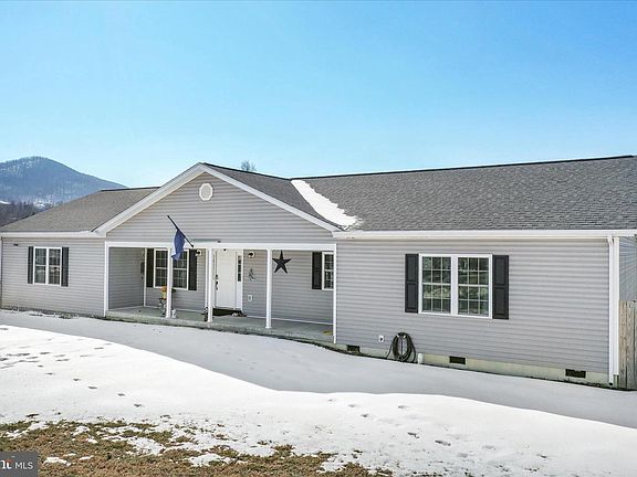 2nd image of 300 Park Rd