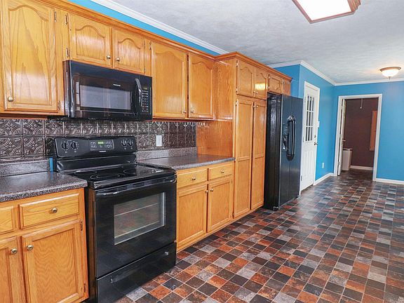 5th image of 854 W Thomas St