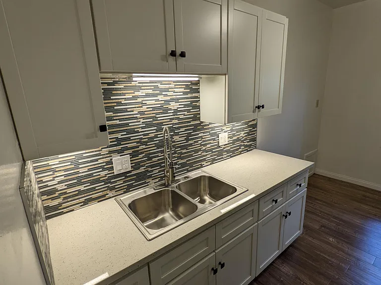 208 N La Peer Dr #7 — Photo 8