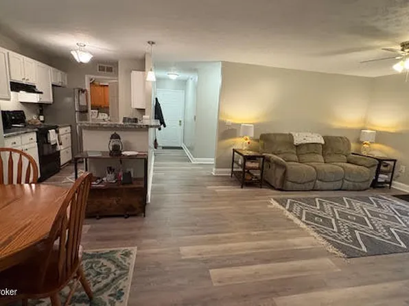 3909 Yardley Ct Unit 104, Louisville, KY 40299