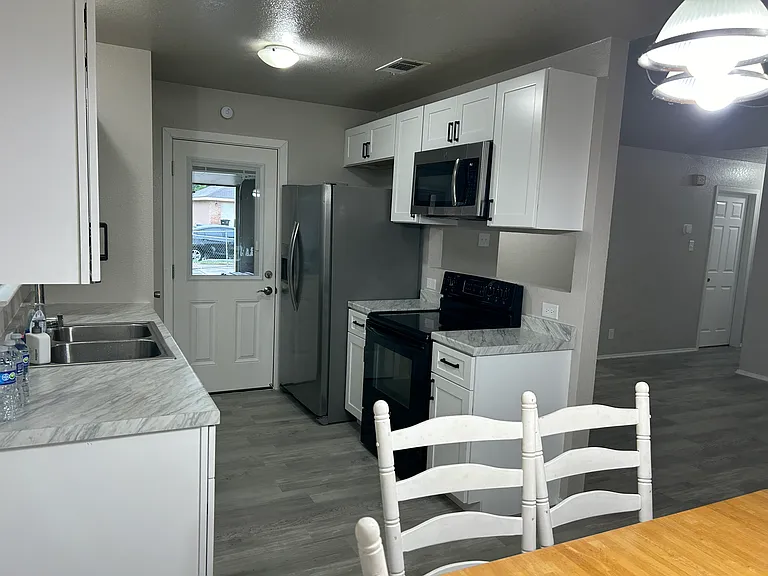 2110 Jerome Dr — Photo 12