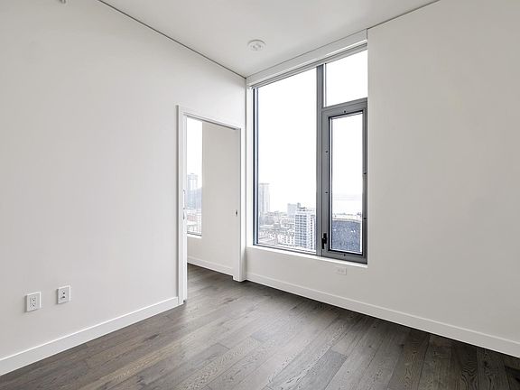 4th image of 2510 6th Ave #2407