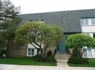1965 Ammer Ridge Ct #13-302, Glenview, IL 60025