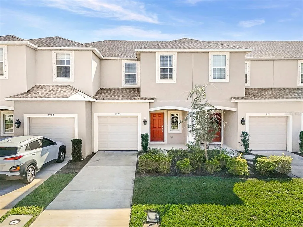 3 bed, 2.5 bath, 1373 sqft, $2,000 — Photo 1