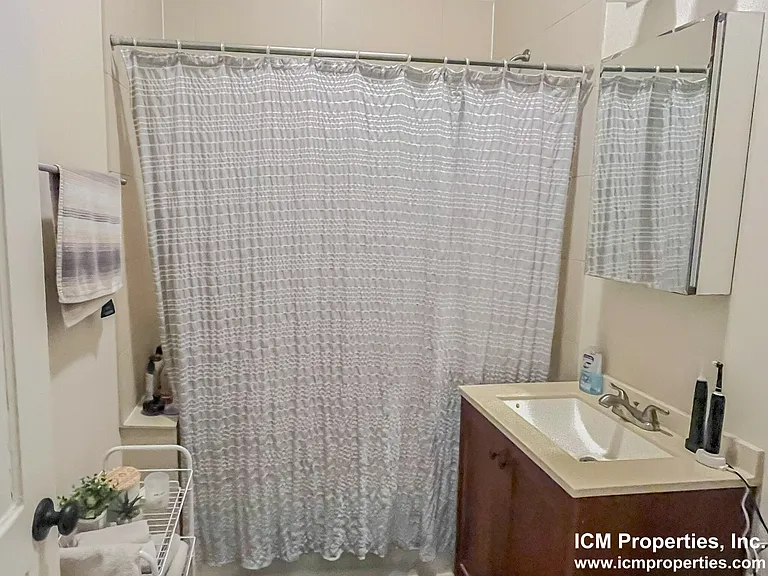 2950 N Racine Ave #1 — Photo 8