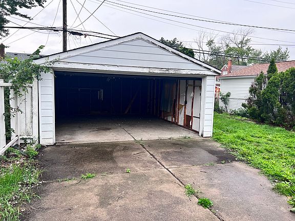 5th image of 19989 Strathmoor St