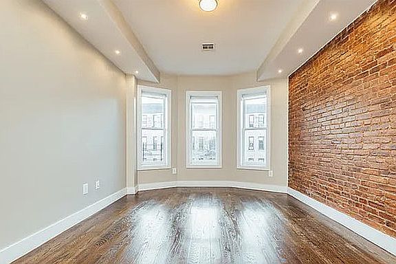 2nd image of 205 Saint James Pl APT 4L