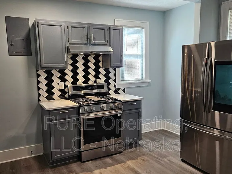 3901 Curtis Ave — Photo 4