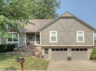 1823 S Stagecoach Dr, Olathe, KS 66062