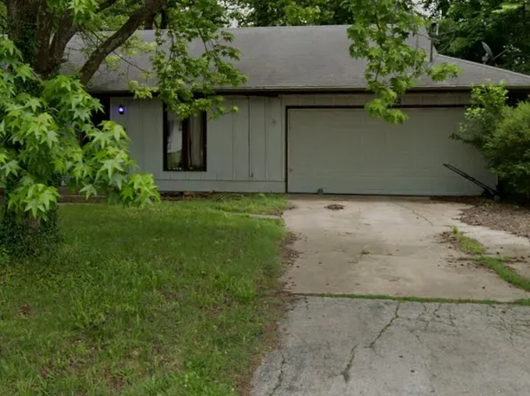 1212 S Estate Avenue, Springfield, MO 65804