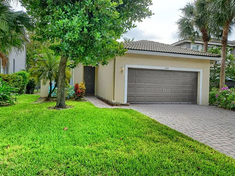 1225 E Magnolia Cir — Photo 8