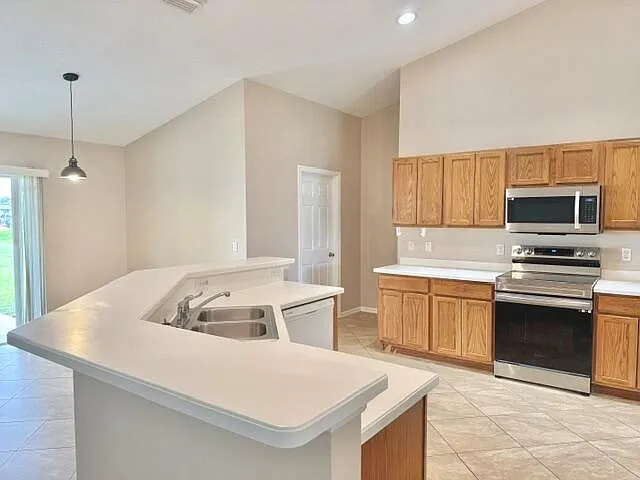 530 SW Butler Ave — Photo 6