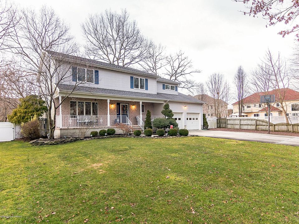 1st image of 1026 Twin Oaks Dr
