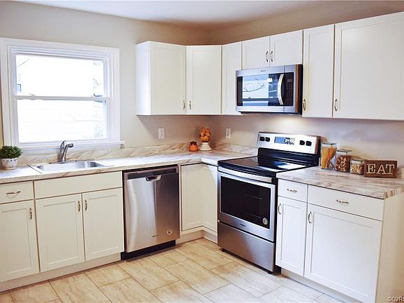 5th image of 218 N Elm Ave