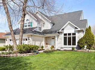 9009 Charing Cross Rd, Woodridge, IL 60517