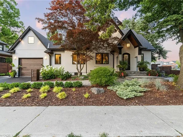 535 Locust St, Burlington, ON L7S 1V4