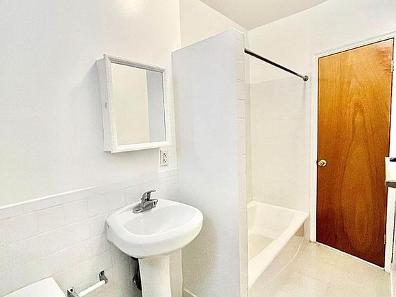4th image of 422 61st St #1G