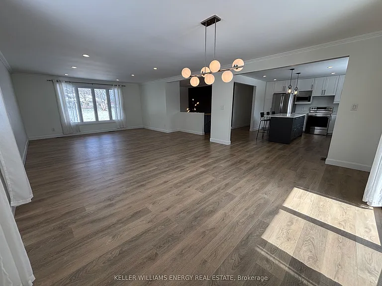497 Wellington Main St — Photo 14