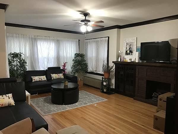 1st image of 2525 W Berwyn Ave APT 2