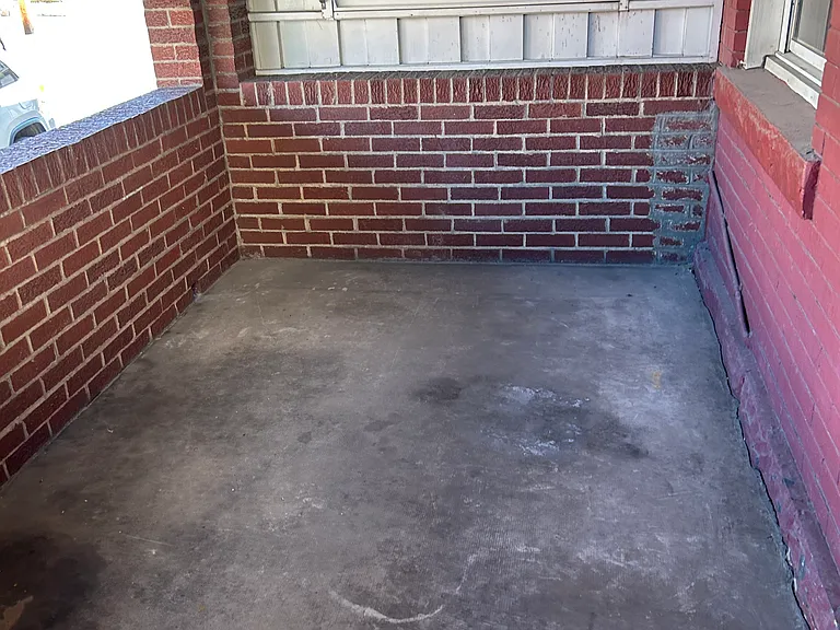 208 W Elizabeth St — Photo 2