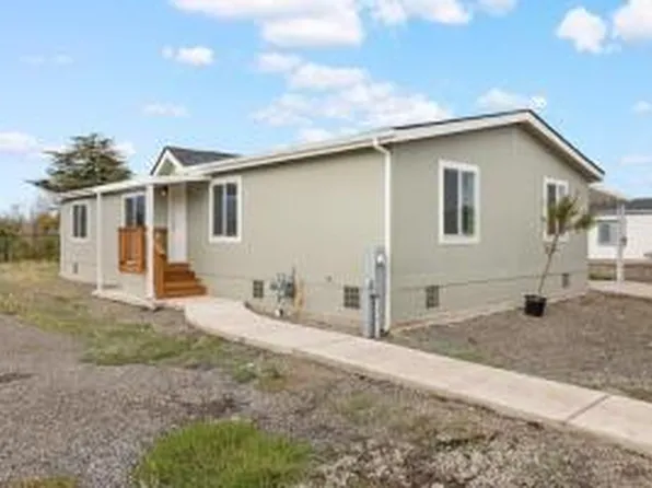 300 Luman Rd Unit 165, Phoenix, OR 97535