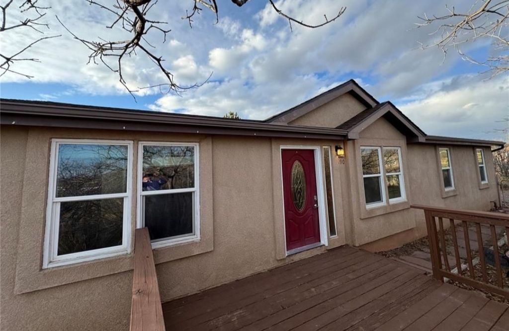 690 Meadow Ln - Property Image