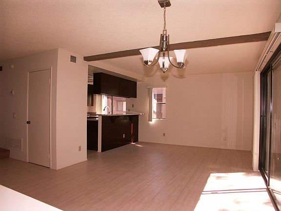 4th image of 2409 Chandler Ave Unit 1