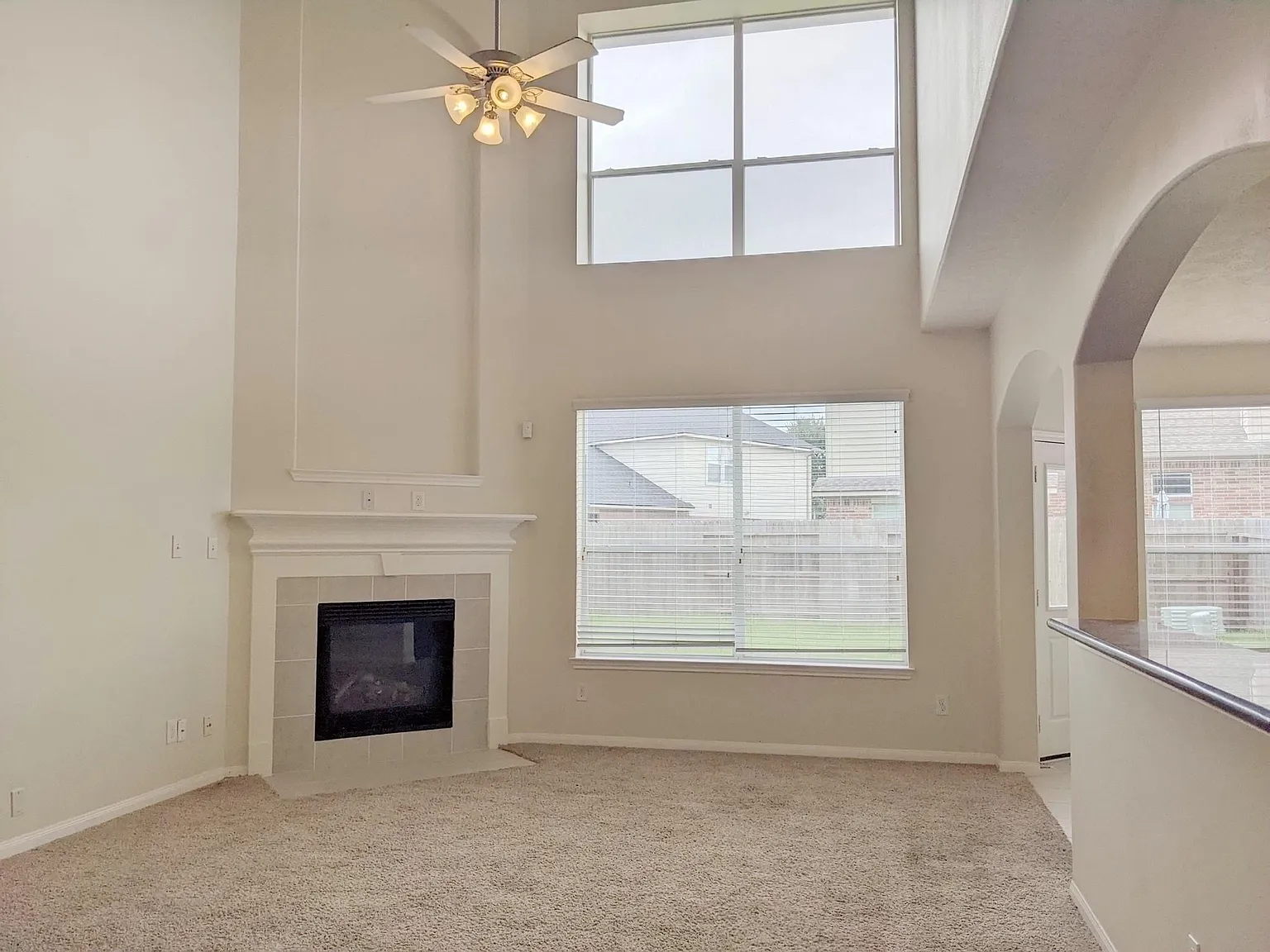 4 bed, 3.5 bath, 2558 sqft, $2,450 — Photo 2