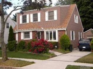 2351 207th St, Flushing, NY 11360