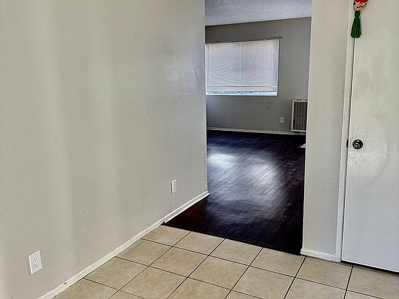 4th image of 618 N Wilmington Blvd APT C