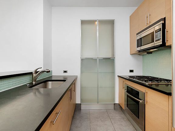 3rd image of 325 5th Ave APT 11C