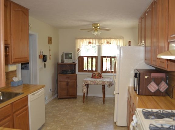 4th image of 1035 Omalley Cir