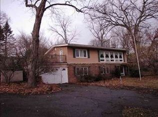 2228 Rainbow Dr, Waterloo, IA 50701